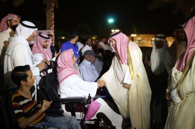 الأمير “نايف بن ثنيان”  يكرم مجموعة من  نزلاء مستشفى النقاهة