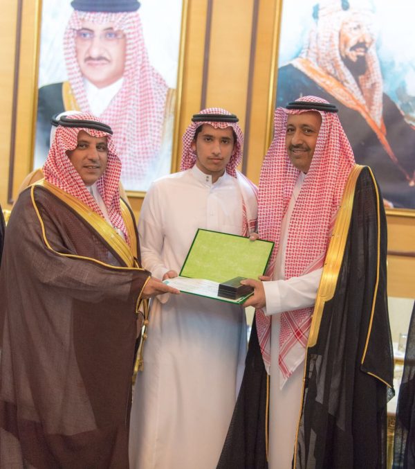 تكريم الطالب “محمد بن عبدالله العويدي “ضمن أوائل منطقة الباحة من خريجي المرحلة الثانوية