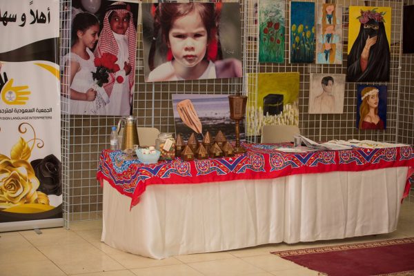 بالصور.. أدبي الرياض والجمعية السعودية لمترجمي لغة الإشارة يقيمان المعرض الخيري الحادي عشر