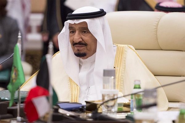الملك “سلمان” يغرد عبر حسابه ترحيباً بقادة العالم العربي والإسلامي