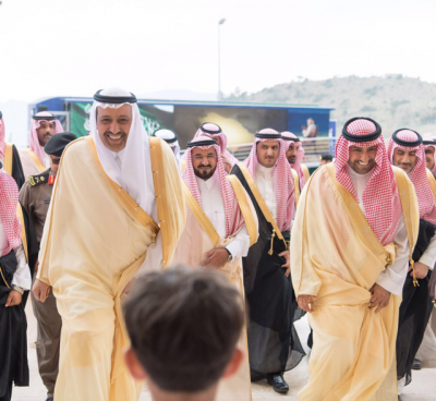 أمير الباحة يفتتح القافلة التعريفية بمعرض الملك عبدالله