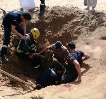“مدني تبوك”: إنقاذ عامل آسيوي محتجز داخل حفرية أعمدة كهرباء