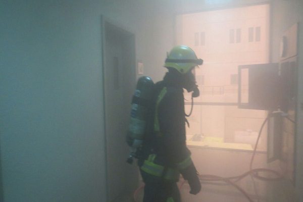 السيطرة على حريق كلي لموقد مختبر كلية الهندسة بجامعة القصيم بالمليداء