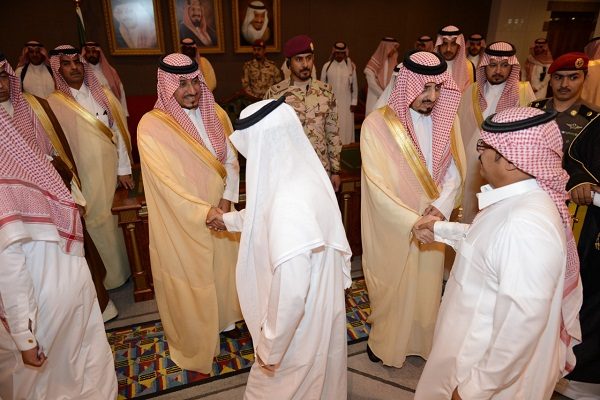 “أمير عسير” ونائبه يستقبلان المهنّئين بشهر رمضان من منسوبي الإمارة