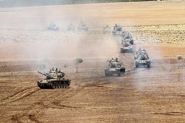 “تركيا” تنظر في نشر قوات في “قطر”