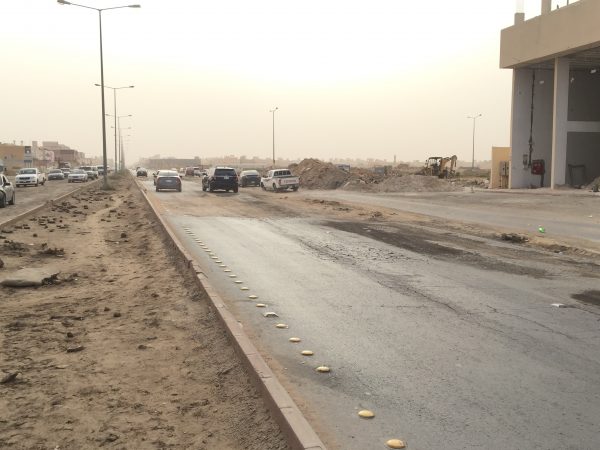 بالصور.. حفريات وطرق جديدة متهالكة تتسبب في معاناة المواطنين غرب #الرياض