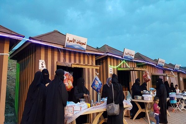 الأسر المنتجة تُشارك في حفل العيد بمحافظة القرى