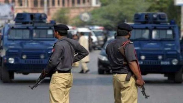 مقتل ثلاثة من عناصر الشرطة الباكستانية