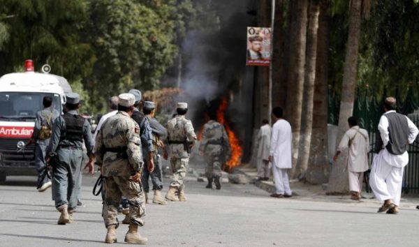 مقتل شرطي وإصابة 3 في هجوم انتحاري بأفغانستان