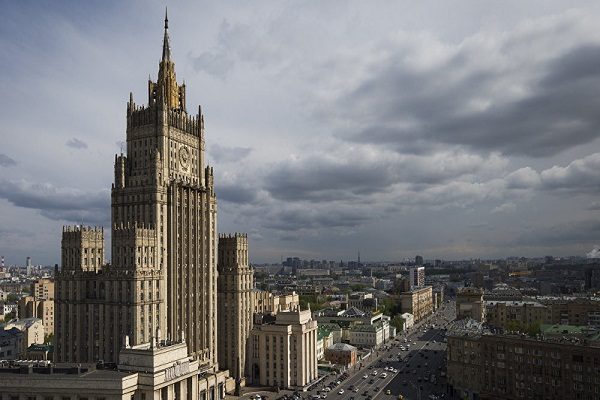 “موسكو” ترد على العقوبات الأمريكية بتقليص عدد الدبلوماسيين