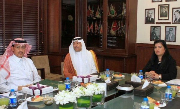“السفير السعودي” بعمّان يزور الجمعية العلمية الملكية ويقدم مئة ألف دينار أردني دعماً من السفارة