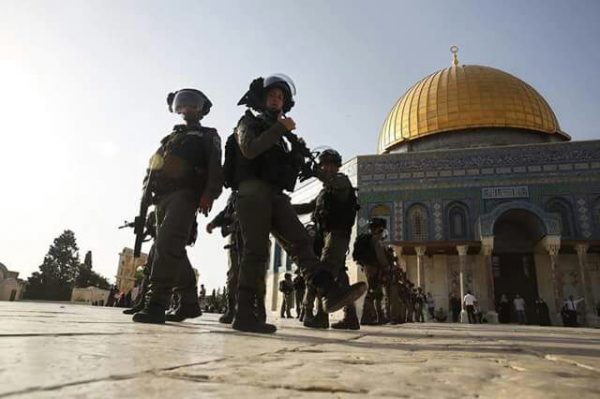 الإحتلال  الإسرائيلي يعتقل” 20″ فلسطينيا من القدس
