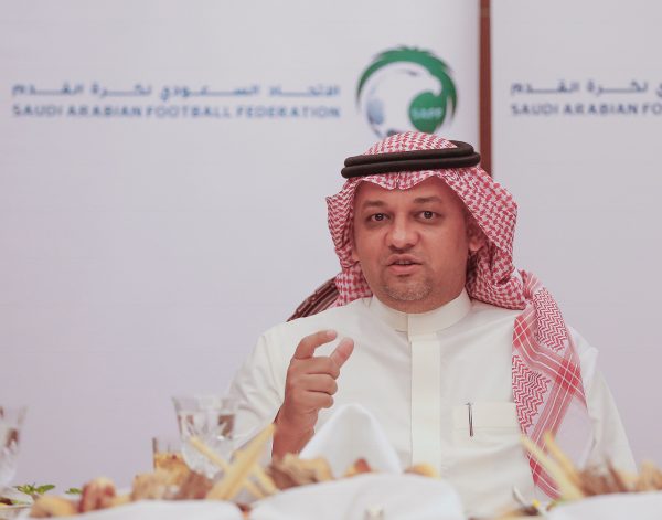“رئيس الإتحاد السعودي ” يكرّم طاقم التحكيم السعودي المشارك في إدارة مباريات كأس القارات 2017