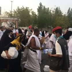 “المدلج” يتفقد مخيمات ضيوف البرنامج في عرفات