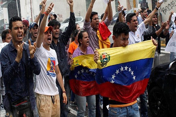 “خارجية بيرو” تعلن طرد السفير الفنزويلي من البلاد