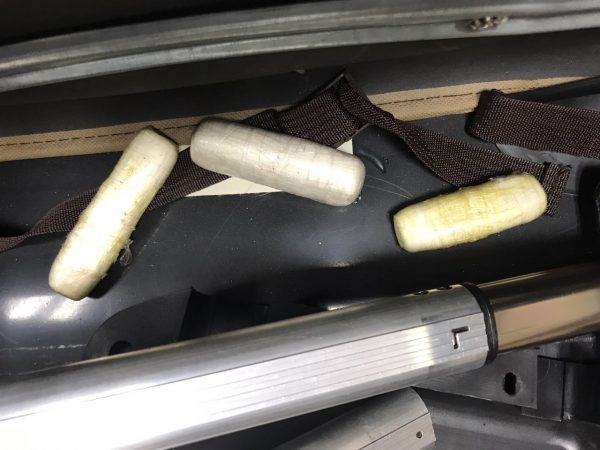 جمرك مطار “الملك عبدالعزيز” الدولي يُحبط محاولة تهريب كمية من مادة “الكوكايين” المخدّرة