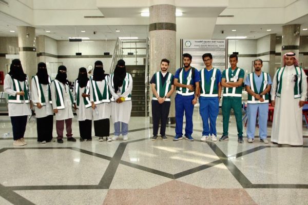 ” سعود الطبية ” تطلق ” مبادرة معك ” لمرافقة كبار السن داخل أسوار المدينة