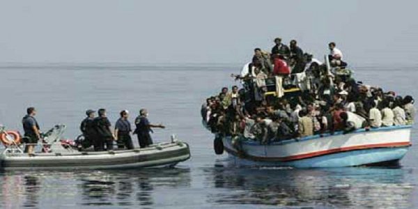 إنقاذ “120” مهاجرًا غير شرعى غرب العاصمة الليبية