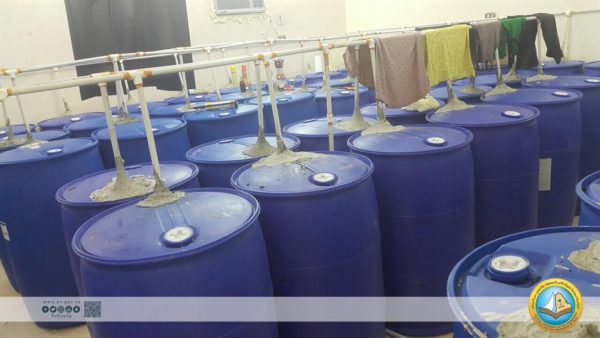 ضبط مصنع خمور  يحتوي على 20 ألف لتر خمر  في “جدة”