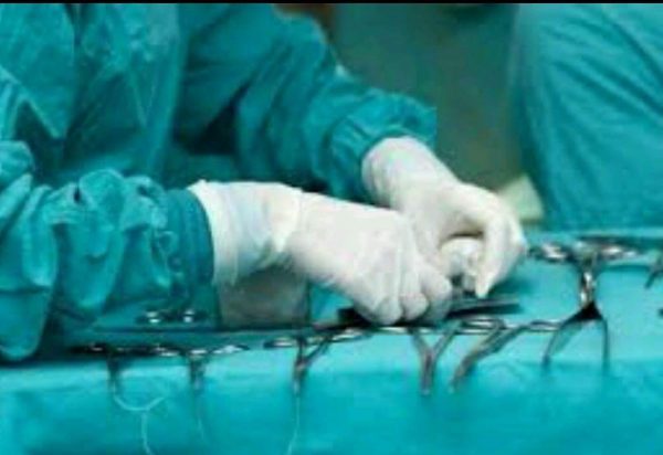فريق جراحي من مستشفى” الرس العام” ينهي معاناة مريضة بالقصيم