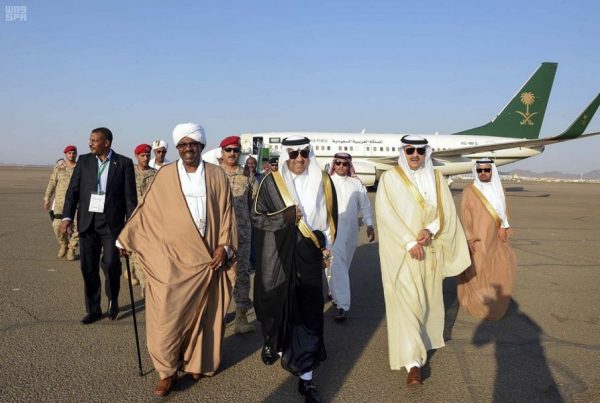 رئيس جمهورية السودان يصل إلى “المدينة المنورة”