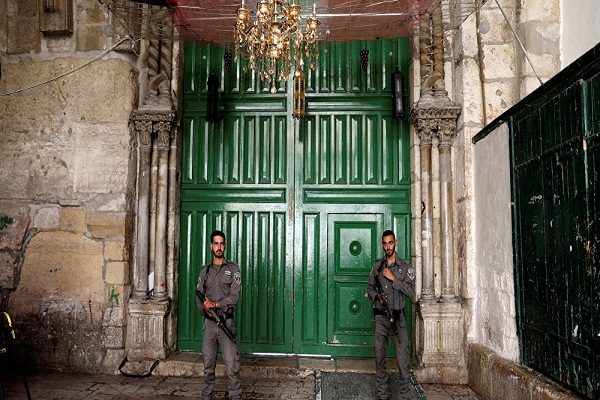 اقتحام باحات المسجد الأقصى من قبل مستوطنين تحت حراسة الشرطة الإسرائيلية