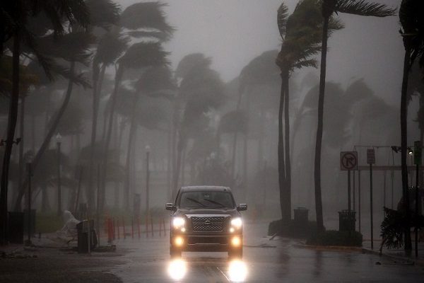 إعصار “خوسيه” بأمريكا يعاد تصنيفه إلى الدرجة الثالثة