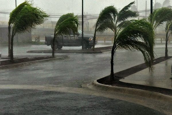 العاصفة الإستوائية “نورما” تتحول إلى إعصار يقترب من المكسيك