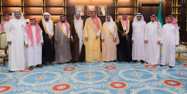 ” أمير الباحة ” يتسلم تقريرين منفصلين عن استعدادات إدارتي التعليم بالباحة والمخواة للعام الدراسي الجديد