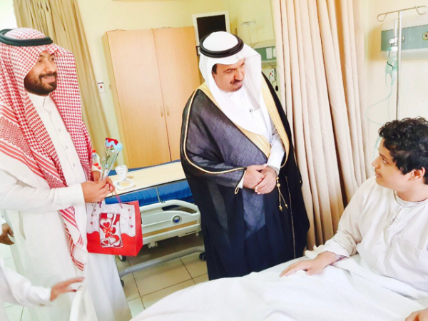 “العويدي “يزور المرضى المنومين بمستشفى الأمير مشاري بن سعود