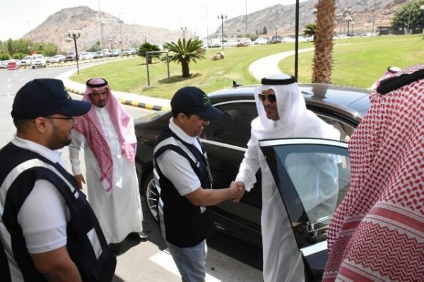 “محافظ الطائف” يزور المرضى المنومين بمستشفى الملك عبدالعزيز التخصصي