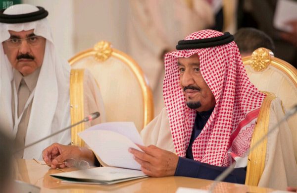 خادم الحرمين يستقبل أعضاء مجلس الأعمال السعودي الروسي