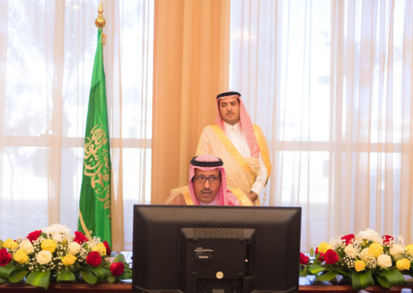 “أمير الباحة” يجتمع بوكلاء الإمارة ومحافظي المحافظات والادارات الامنيه والخدمية