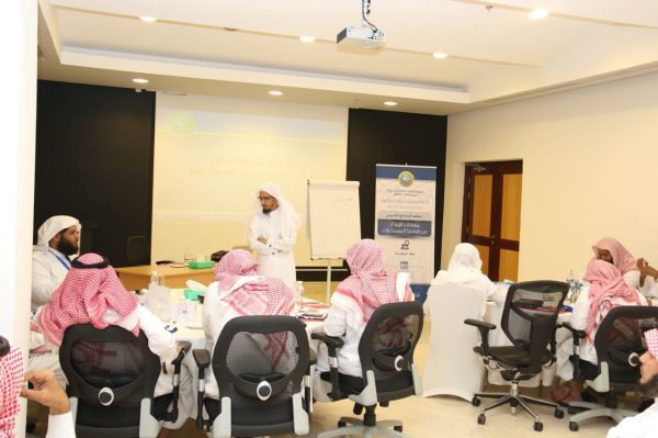 منسوبو هيئة مكة يتلقون برنامجاً تدريبياً عن مهارات الإبلاغ عن قضايا المسكرات