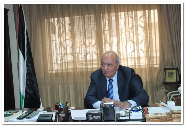 “السفير الفلسطيني بالأردن” ينهي مأساة خبير الأفاعي رعد الراعي ويؤمن له المصل المضاد