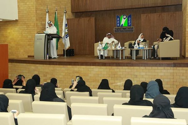 المشاركون في ندوة “قيادة المرأة.. ما بعد القرار” يشيدون بخطوات القيادة