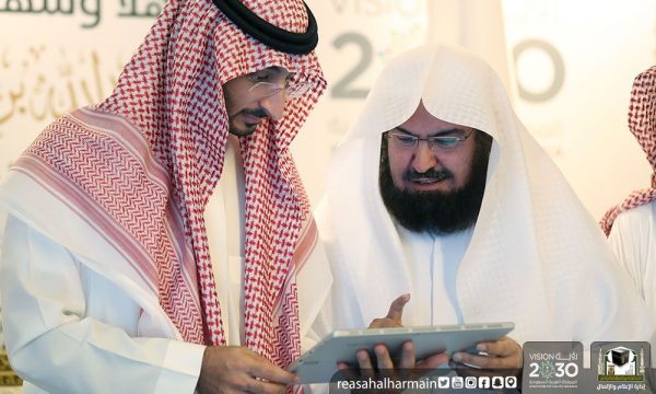 “أمير مكة بالإنابة” يدشن عدداً من البرامج لخدمة الحرمين الشريفين