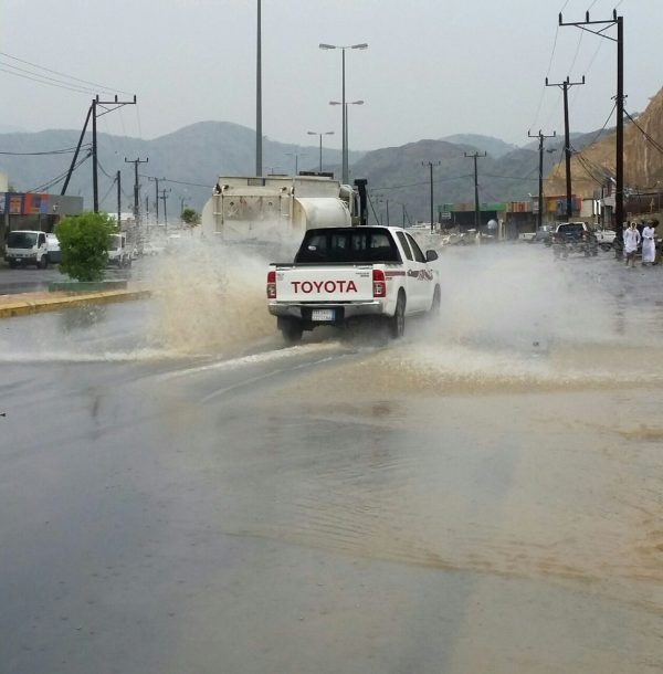 تجمع مياه الأمطار يثير استياء مواطني الحبيل.. ويناشدون أمين عسير بالوقوف على مطالبهم