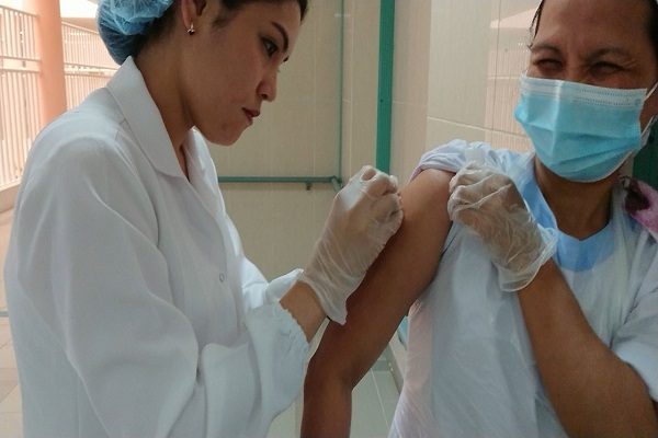 تدشين حملة التطعيم ضد الانفلونزا بمركز التأهيل الشامل للإناث بالدمام