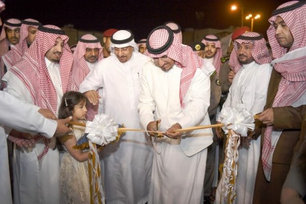 الأمير منصور بن مقرن يفتتح مشروع حديقة و ممشى مروج أبها
