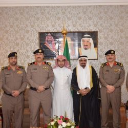 “أمير الباحة” يتسلم التقرير السنوي الأمني للجهات الأمنية بالمنطقة