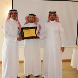 “أمير الرياض” يستقبل مدير صحة الرياض وقيادات صحية