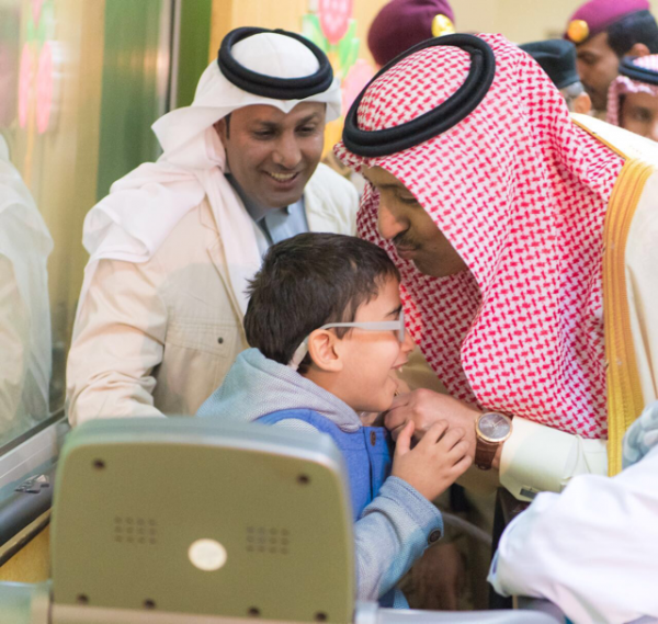 ” أمير الباحة ” يزور مركز الأطفال المعوقين بالمنطقة