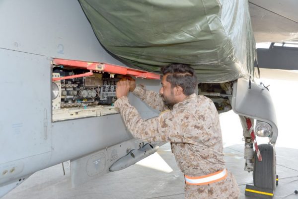 قائد مجموعة القوات الجوية الملكية السعودية يشيد بقاعدة ” الظفرة” في الإمارات