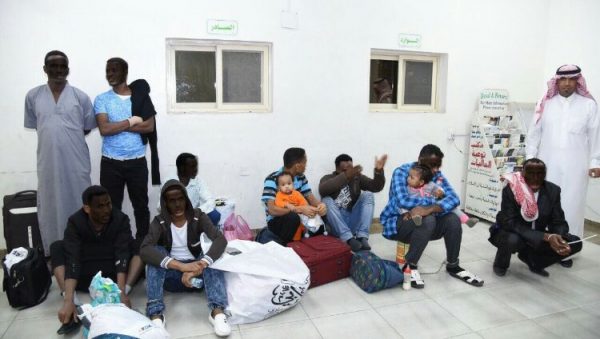 ضبط  ١٤ رجل و٢٣ إمرأة مخالف من جنسيات إفريقية في “الأحساء” خلال حملة “وطن بلا مخالف”