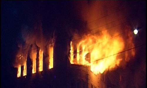 حريق هائل يلتهم مبنى “البرلمان” بأكمله بالكاميرون