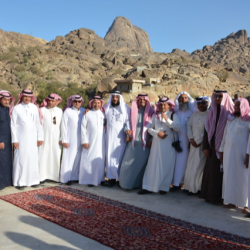 ” أمين الباحة ” يعلن بدء تنفيذ عقد مشروع نظافة مدينة الباحة والأحياء التابعة لها