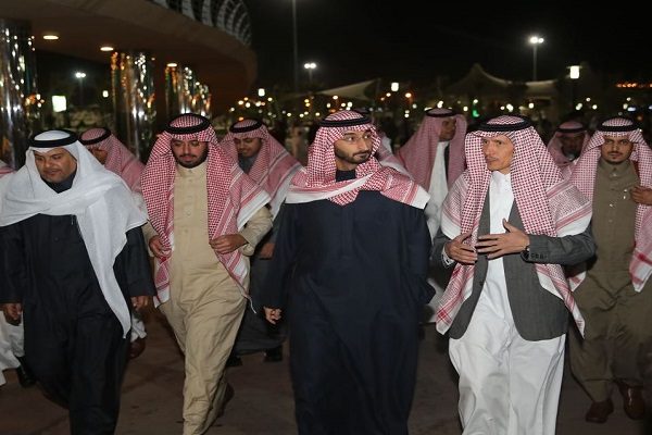 الأمير “عبدالله بن بندر” يلتقي مثقفي الطائف ويقف على المشروعات البلدية