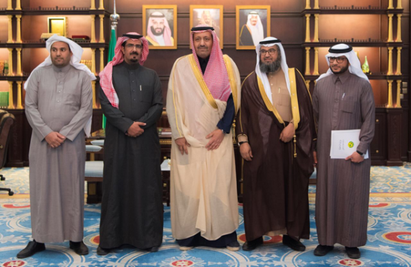 “أمير الباحة” يتسلم التقرير السنوي عن إنجازات وأعمال فرع مركز المعلومات الوطني بالمنطقة