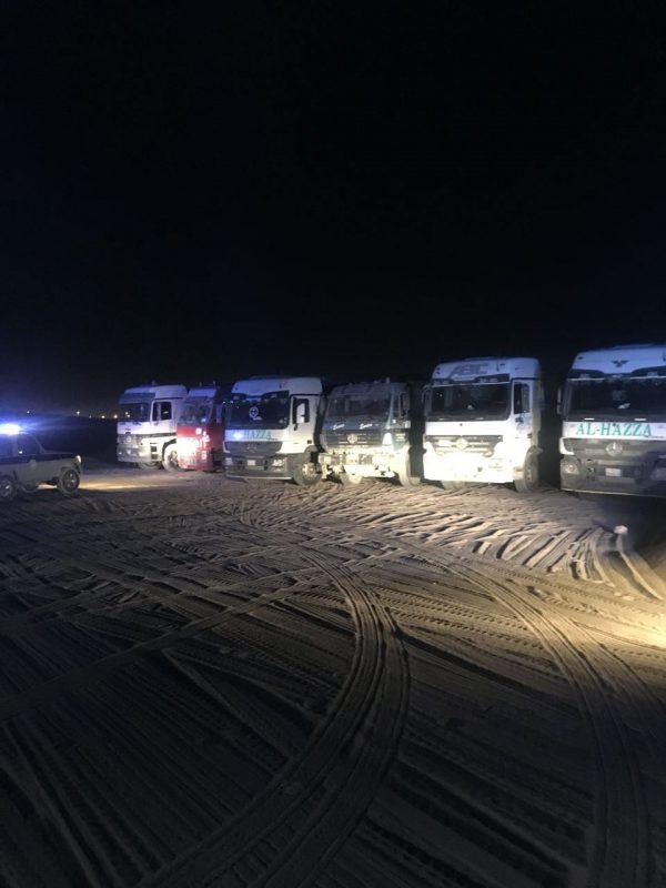 بلدية غرب الدمام تضبط شيول و١٠ شاحنات تسرق الرمال